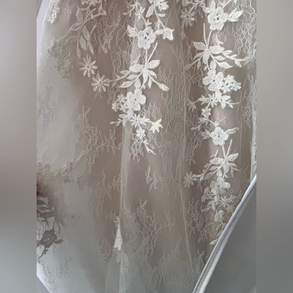 NWOT Romantic Wedding gown - Picture 7 of 8